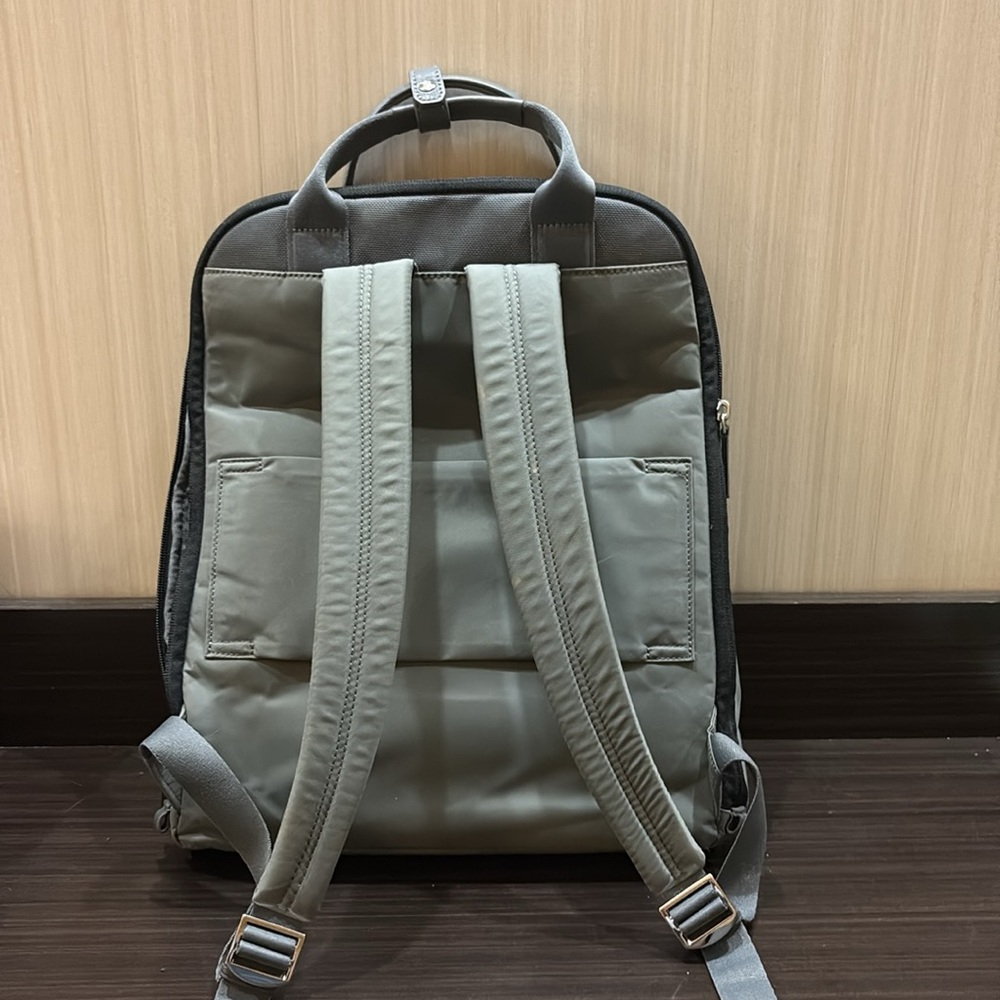 Tumi Voyager Essentials Gray Backpack - image 7